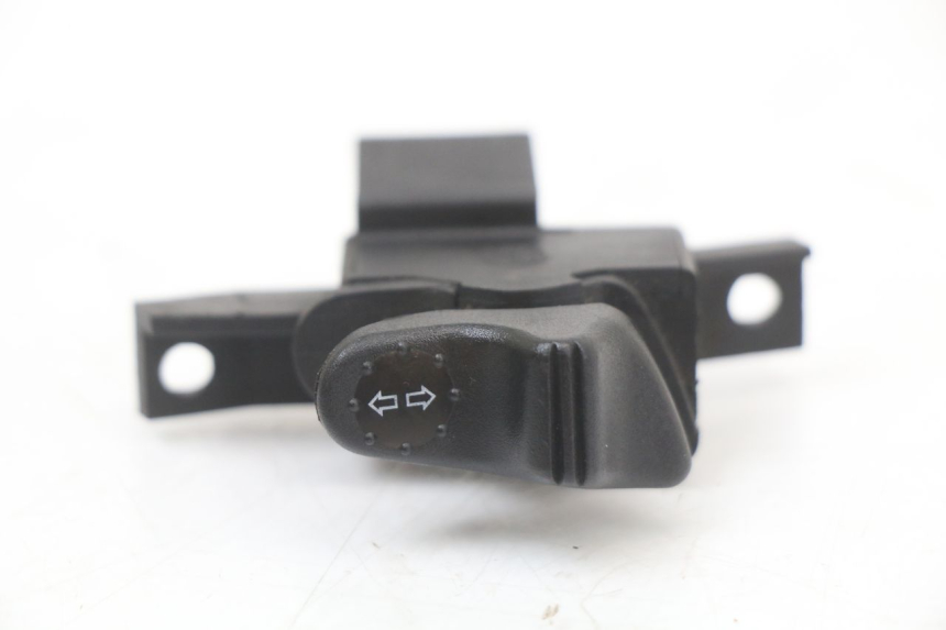 photo de COMUTADOR DE SETAS PIAGGIO VESPA LX 125 (2005 - 2010) - Detalhe da peça