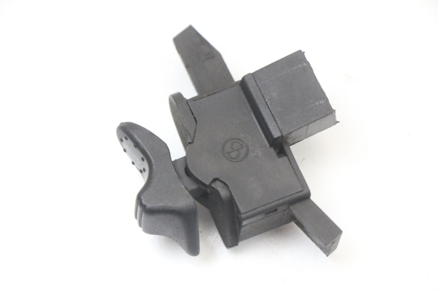 photo de COMUTADOR DE SETAS PIAGGIO VESPA LX 125 (2005 - 2010) - Zoom do estado de desgaste