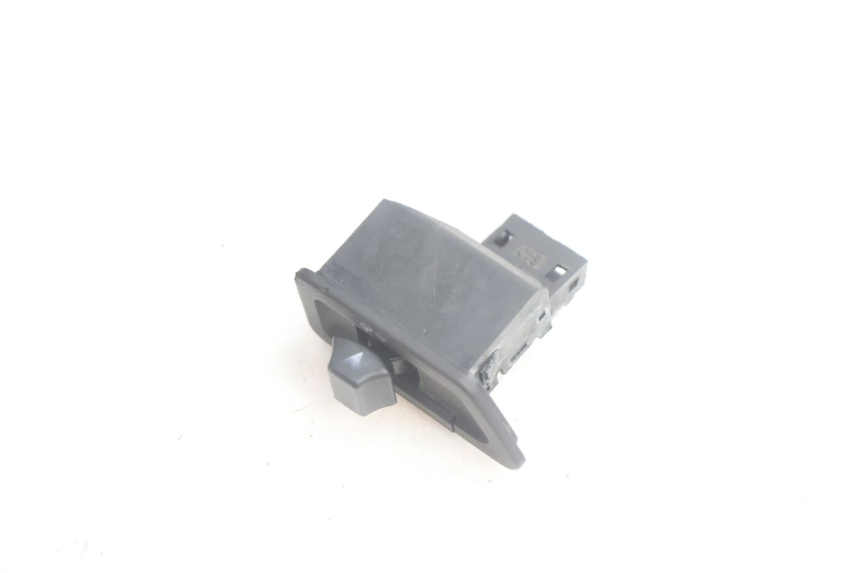 photo de INTERRUPTOR DE SETAS YAMAHA XMAX X-MAX 125 (2006 - 2009) - Detalhe da peça