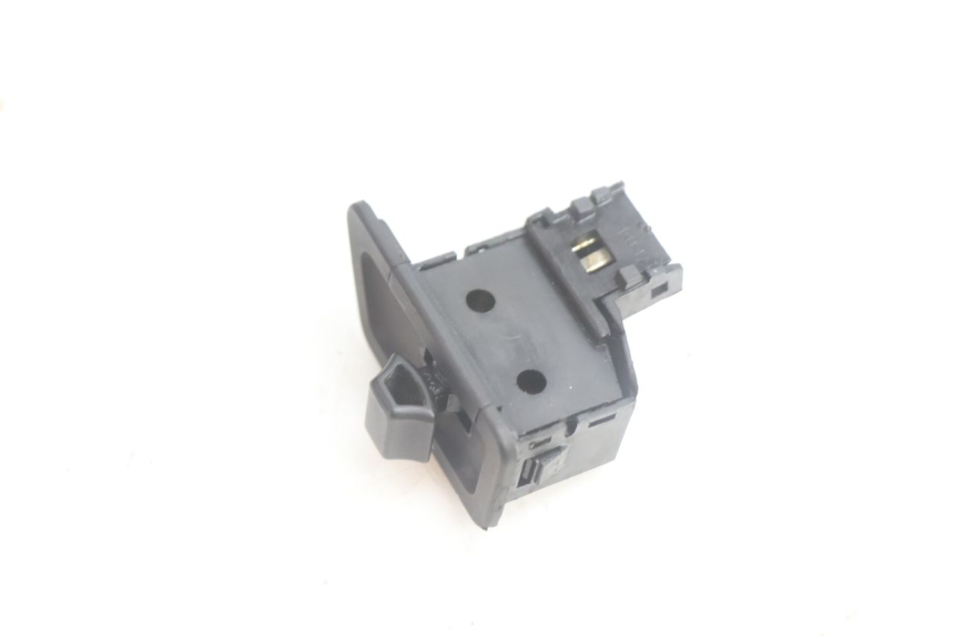 photo de INTERRUPTOR DE SETAS YAMAHA XMAX X-MAX 125 (2006 - 2009) - Zoom do estado de desgaste