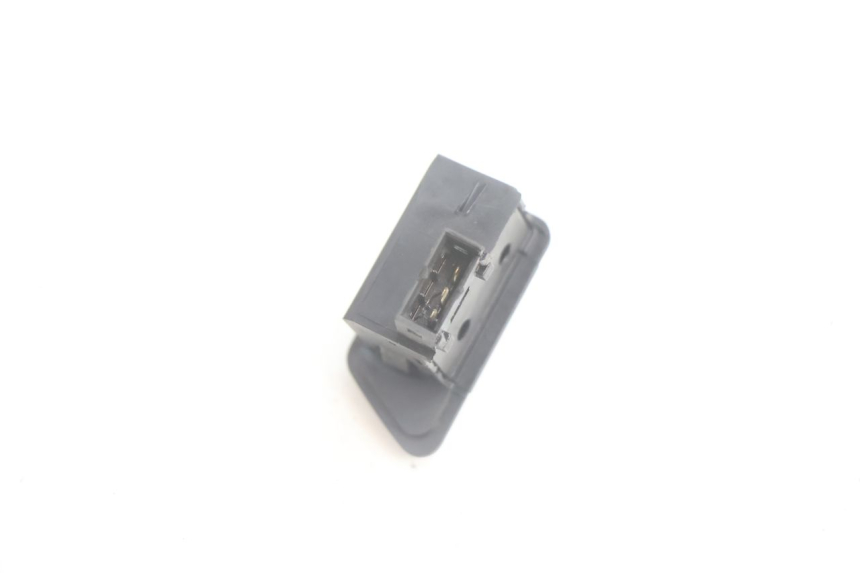 photo de INTERRUPTOR DE SETAS YAMAHA XMAX X-MAX 125 (2006 - 2009) - Outro ângulo de visão