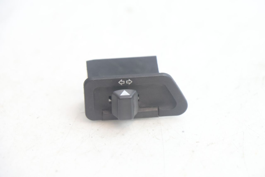 photo de INTERRUPTOR DE SETAS YAMAHA XMAX X-MAX 125 (2006 - 2009) - Vista principal