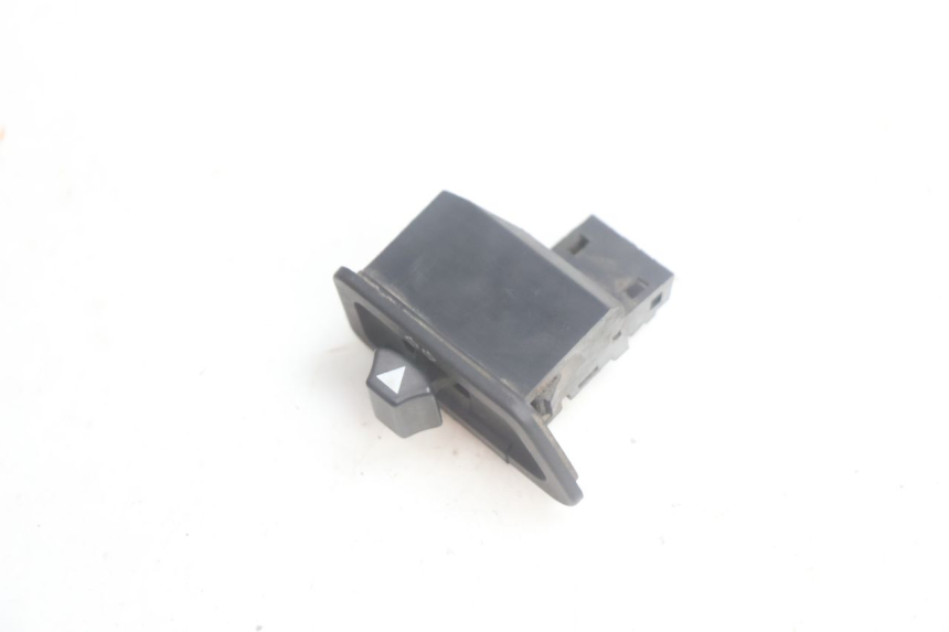 photo de INTERRUPTOR DE SETAS YAMAHA XMAX X-MAX 125 (2006 - 2009) - Detalhe da peça