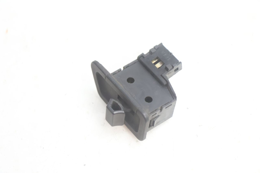 photo de INTERRUPTOR DE SETAS YAMAHA XMAX X-MAX 125 (2006 - 2009) - Zoom do estado de desgaste