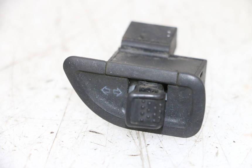 photo de INTERRUPTOR DE SETAS PIAGGIO X8 125 (2004 - 2007) - Vista principal