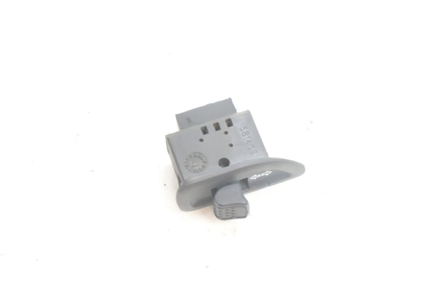 photo de INTERRUPTOR DE SETAS PIAGGIO X9 AMALFI 180 (2000 - 2003) - Detalhe da peça