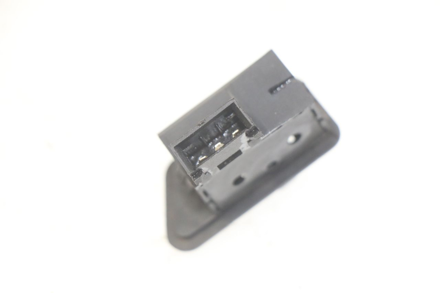 photo de INTERRUPTOR DE SETAS YIYING YY125T 125 (2006 - 2014) - Detalhe da peça