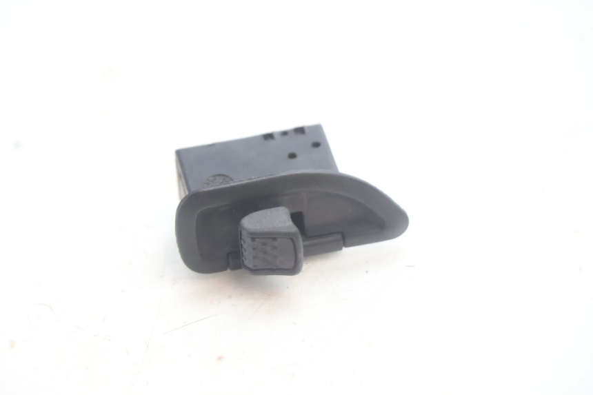 photo de INTERRUPTOR DE SETAS PIAGGIO ZIP 4T 50 (2006 - 2017) - Detalhe da peça