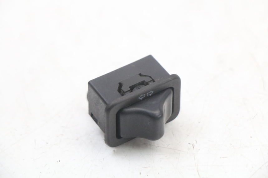 photo de COMUTADOR DE SETA PIAGGIO ZIP RST 50 (1996 - 1998) - Detalhe da peça