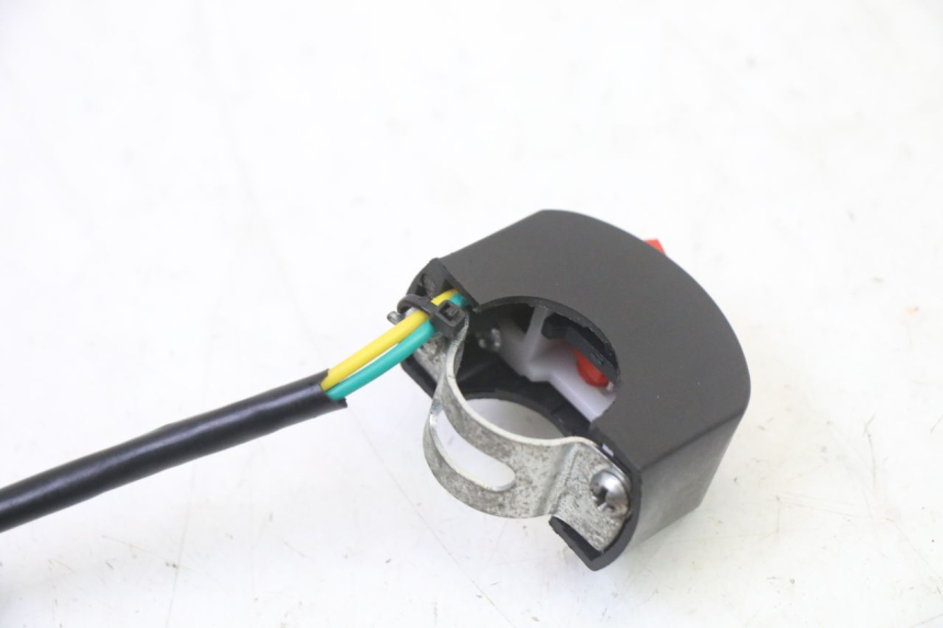 photo de INTERRUPTOR DE IGNIÇÃO LONCIN DIRT BIKE 125 - Outro ângulo de visão