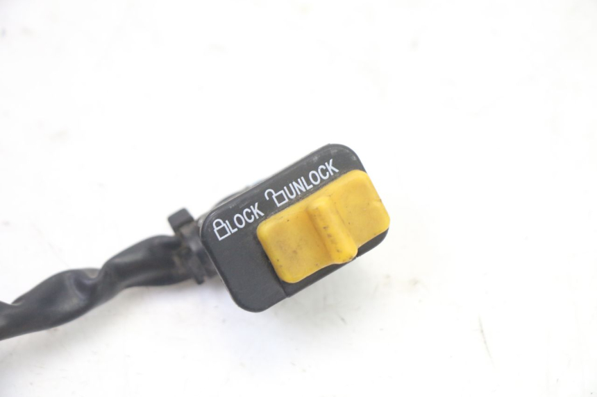 photo de INTERRUPTOR DE IGNIÇÃO PEUGEOT TWEET 4T 50 (2014 - 2019) - Detalhe da peça
