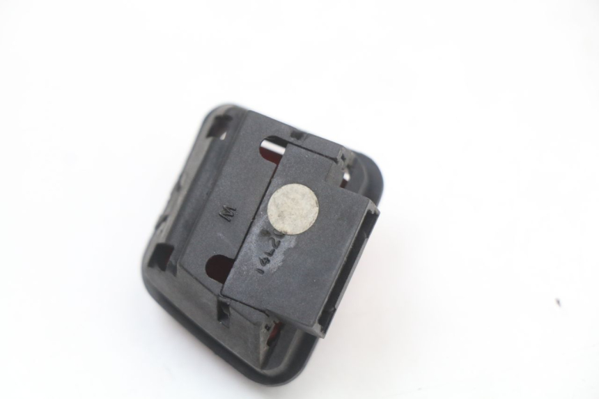 photo de INTERRUPTOR DE IGNIÇÃO PIAGGIO X8 125 (2004 - 2007) - Outro ângulo de visão