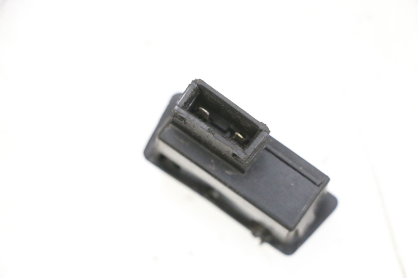 photo de COMANDO DE PARTIDA PEUGEOT TWEET PRO EFI 4T 50 (2021 - 2022) - Zoom do estado de desgaste