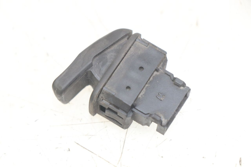 photo de INTERRUPTOR DE PARTIDA PIAGGIO VESPA LXV 125 (2006 - 2009) - Outro ângulo de visão