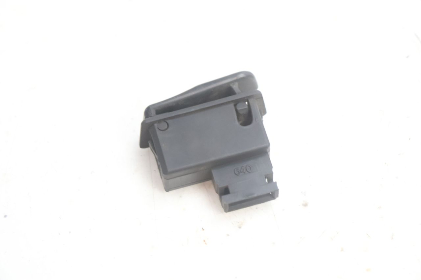 photo de COMANDO DE PARTIDA YAMAHA XMAX X-MAX 125 (2006 - 2009) - Zoom do estado de desgaste