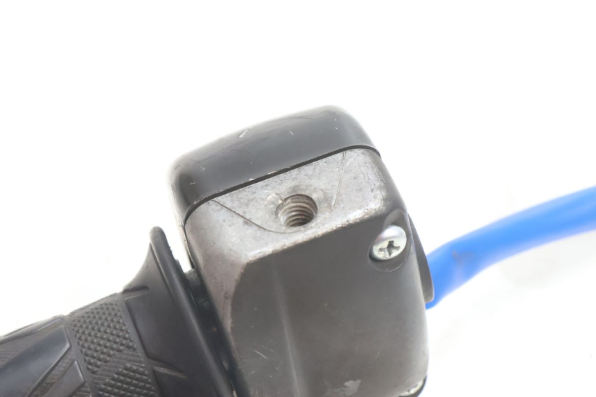 photo de COMANDO DIREITO KYMCO AGILITY 16+ 4T 50 (2018 - 2023) - Pontos de fixação