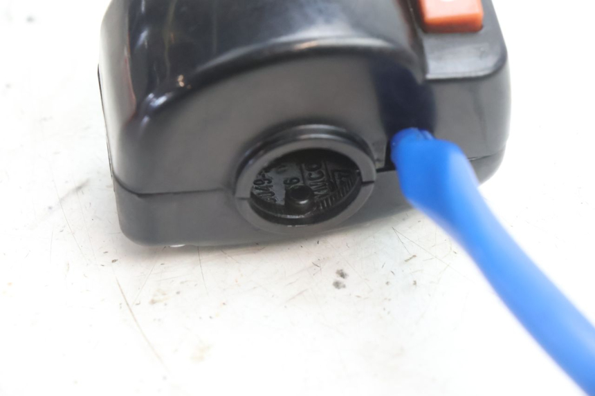 photo de COMANDO DIREITO KYMCO AGILITY CITY 16P 125 (2015 - 2024) - Pontos de fixação