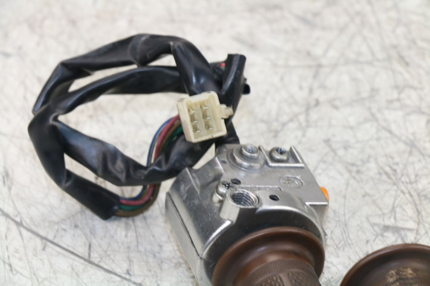 photo de COMANDO DIREITO BAOTIAN BT COLLECTOR 50 (2005 - 2013) - Detalhe da peça