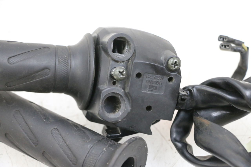 photo de COMANDO DIREITO MAG POWER BOMBERS 4T 50 (2016 - 2026) - Outro ângulo de visão