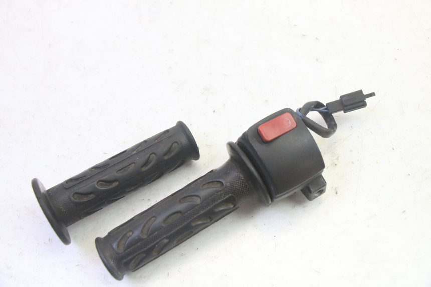 photo de COMANDO DIREITO MBK BOOSTER SPIRIT 50 (2004 - 2017) - Outro ângulo de visão