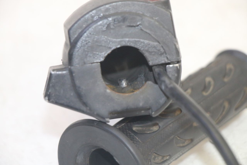 photo de COMANDO DIREITO MBK BOOSTER SPIRIT 50 (2004 - 2017) - Pontos de fixação