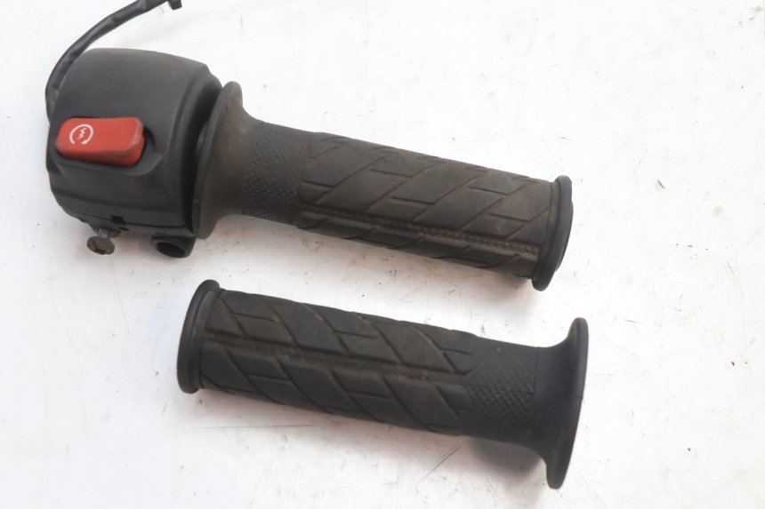 photo de COMANDO DIREITO MBK BOOSTER SPIRIT 50 (2004 - 2017) - Detalhe da peça