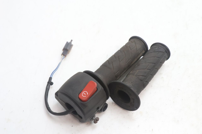 photo de COMANDO DIREITO MBK BOOSTER SPIRIT 50 (2004 - 2017) - Outro ângulo de visão