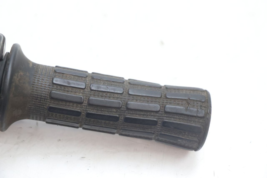 photo de COMUTADOR DIREITO MBK BOOSTER SPIRIT 50 (1996 - 1999) - Zoom do estado de desgaste