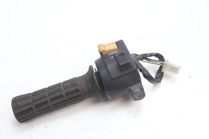 photo de COMUTADOR DIREITO MBK BOOSTER SPIRIT 50 (1996 - 1999) - Outro ângulo de visão