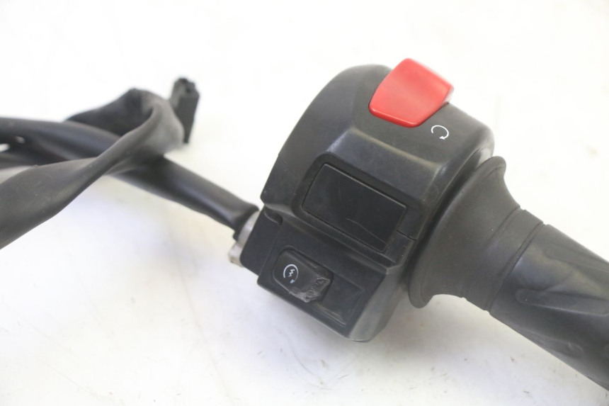 photo de COMANDO DIREITO SUZUKI BURGMAN 125 (2007 - 2014) - Detalhe da peça