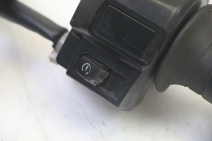 photo de COMANDO DIREITO SUZUKI BURGMAN 125 (2007 - 2014) - Zoom do estado de desgaste