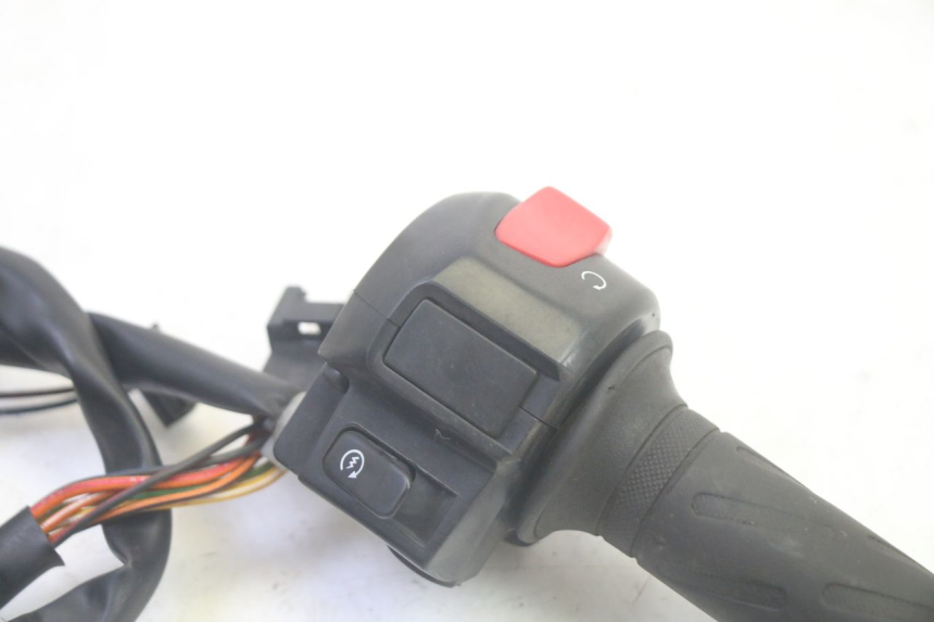 photo de COMANDO DIREITO SUZUKI BURGMAN 125 (2007 - 2014) - Detalhe da peça