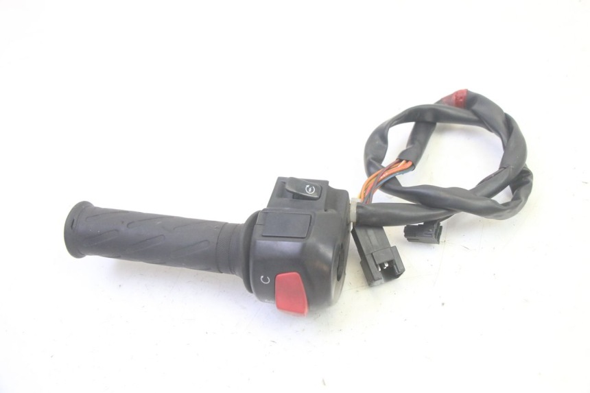 photo de COMANDO DIREITO SUZUKI BURGMAN 125 (2007 - 2014) - Zoom do estado de desgaste