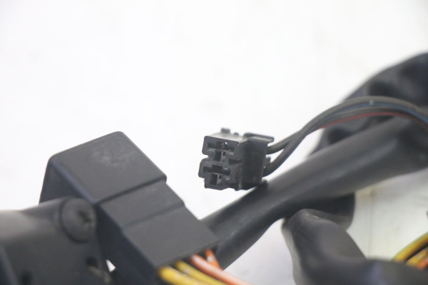photo de COMANDO DIREITO SUZUKI BURGMAN 125 (2007 - 2014) - Pontos de fixação