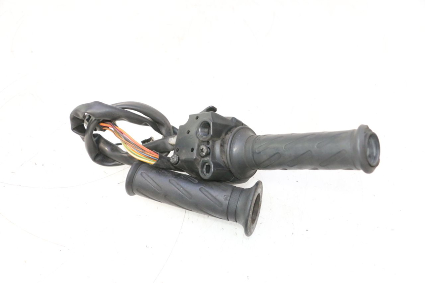 photo de COMANDO DIREITO SUZUKI BURGMAN 125 (2007 - 2014) - Zoom do estado de desgaste