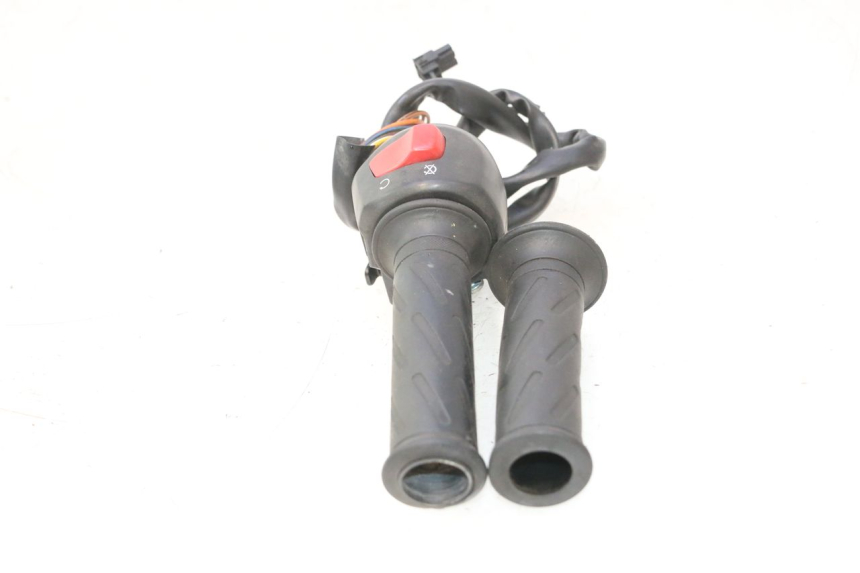 photo de COMANDO DIREITO SUZUKI BURGMAN 125 (2007 - 2014) - Estado da superfície