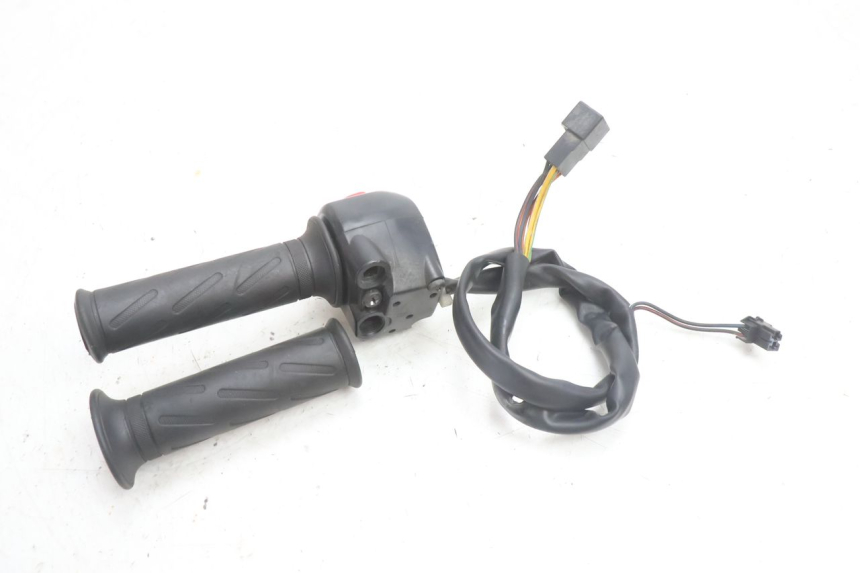 photo de COMANDO DIREITO SUZUKI BURGMAN 125 (2007 - 2014) - Ampliação técnica