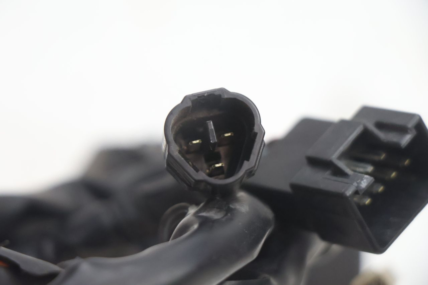 photo de COMANDO DIREITO SUZUKI BURGMAN EXECUTIVE ABS 650 (2006 - 2012) - Pontos de fixação