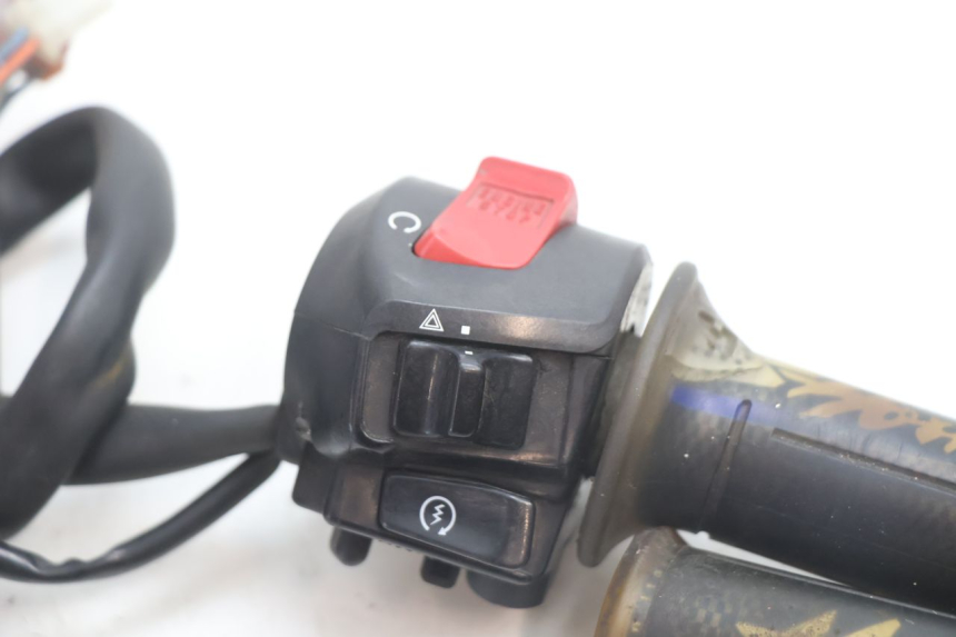 photo de COMUTADOR DIREITO HONDA CB F HORNET 600 (2005 - 2006) - Detalhe da peça