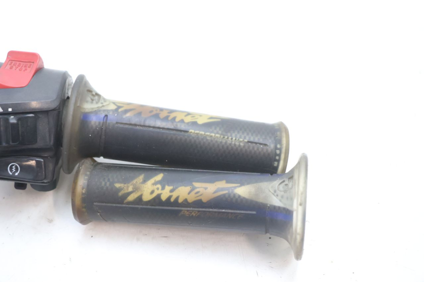 photo de COMUTADOR DIREITO HONDA CB F HORNET 600 (2005 - 2006) - Zoom do estado de desgaste