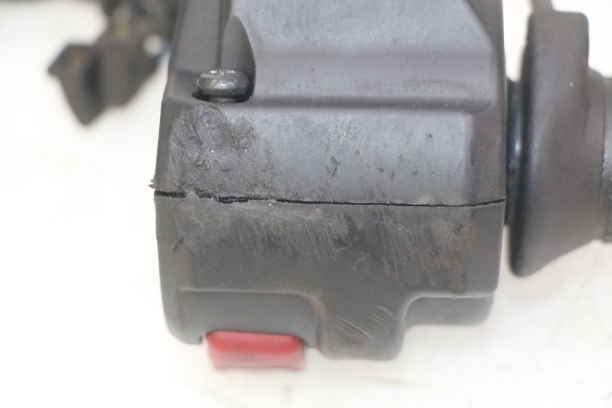 photo de COMANDO DIREITO HONDA CB R 1000 (2018 - 2023) - Detalhe da peça