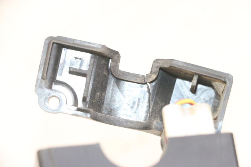 photo de COMANDO DIREITO HONDA CRF-F CRF F 110 (2019 - 2022) - Zoom do estado de desgaste