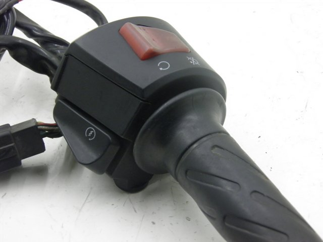 photo de COMANDO DIREITO DERBI GP MAX 250 (2006 - 2008) - Detalhe da peça