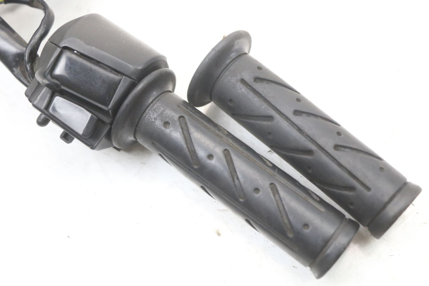 photo de COMANDO DIREITO KYMCO DINK 4T 50 (2007 - 2018) - Zoom do estado de desgaste