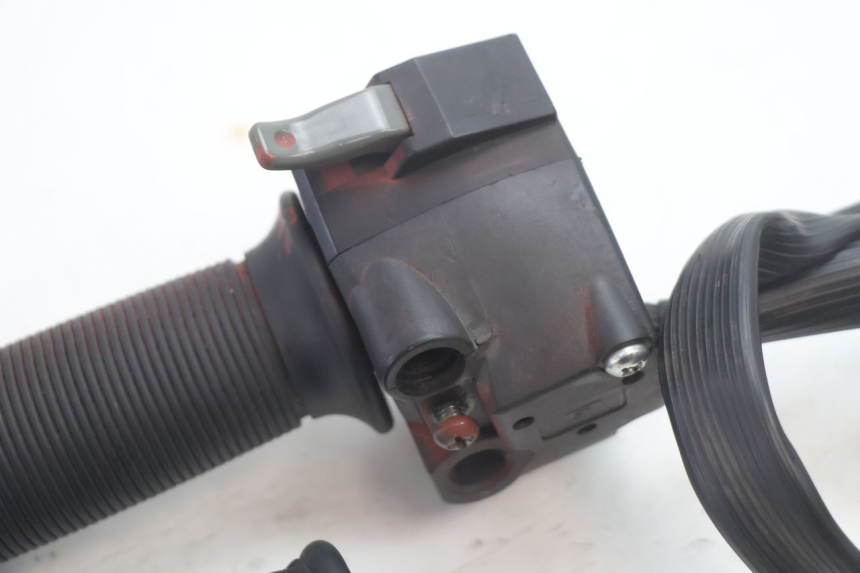 photo de COMUTADOR DIREITO MASH DIRT TRACK 50 (2018 - 2020) - Pontos de fixação