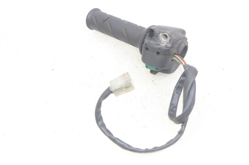 photo de COMANDO DIREITO PEUGEOT ELYSEO 125 (1999 - 2004) - Zoom do estado de desgaste