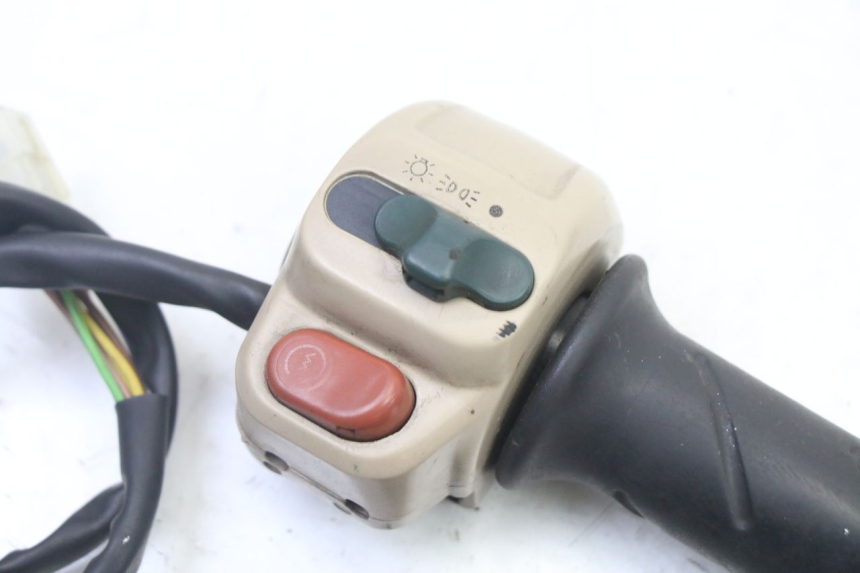 photo de COMANDO DIREITO PEUGEOT ELYSEO 125 (1999 - 2004) - Detalhe da peça