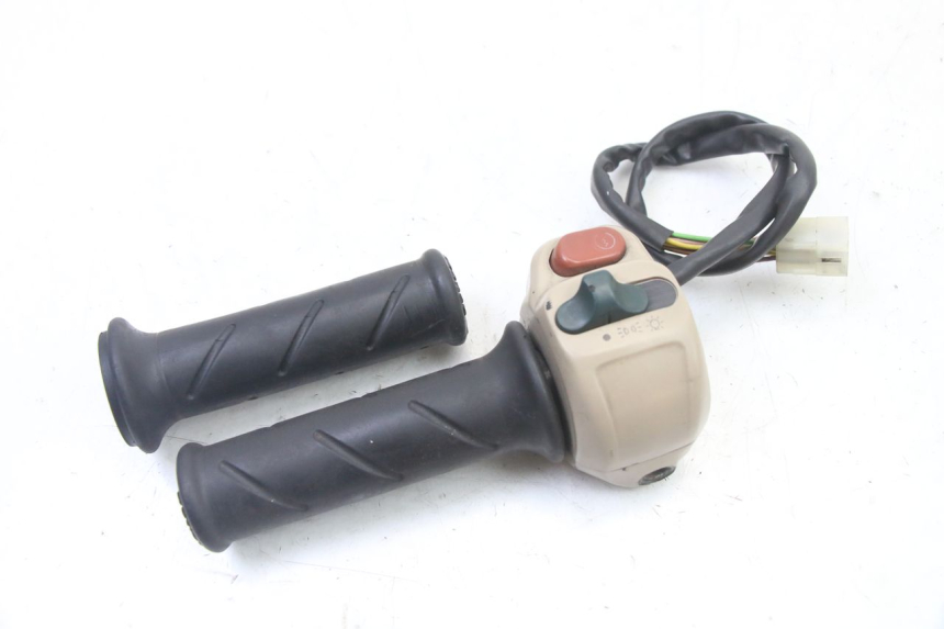 photo de COMANDO DIREITO PEUGEOT ELYSEO 125 (1999 - 2004) - Zoom do estado de desgaste