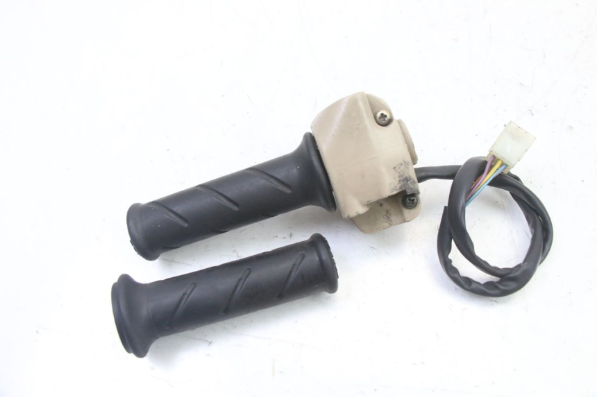 photo de COMANDO DIREITO PEUGEOT ELYSEO 125 (1999 - 2004) - Outro ângulo de visão