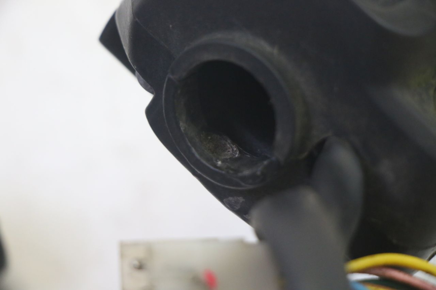 photo de COMANDO DIREITO PEUGEOT ELYSEO 125 (1999 - 2004) - Ampliação técnica